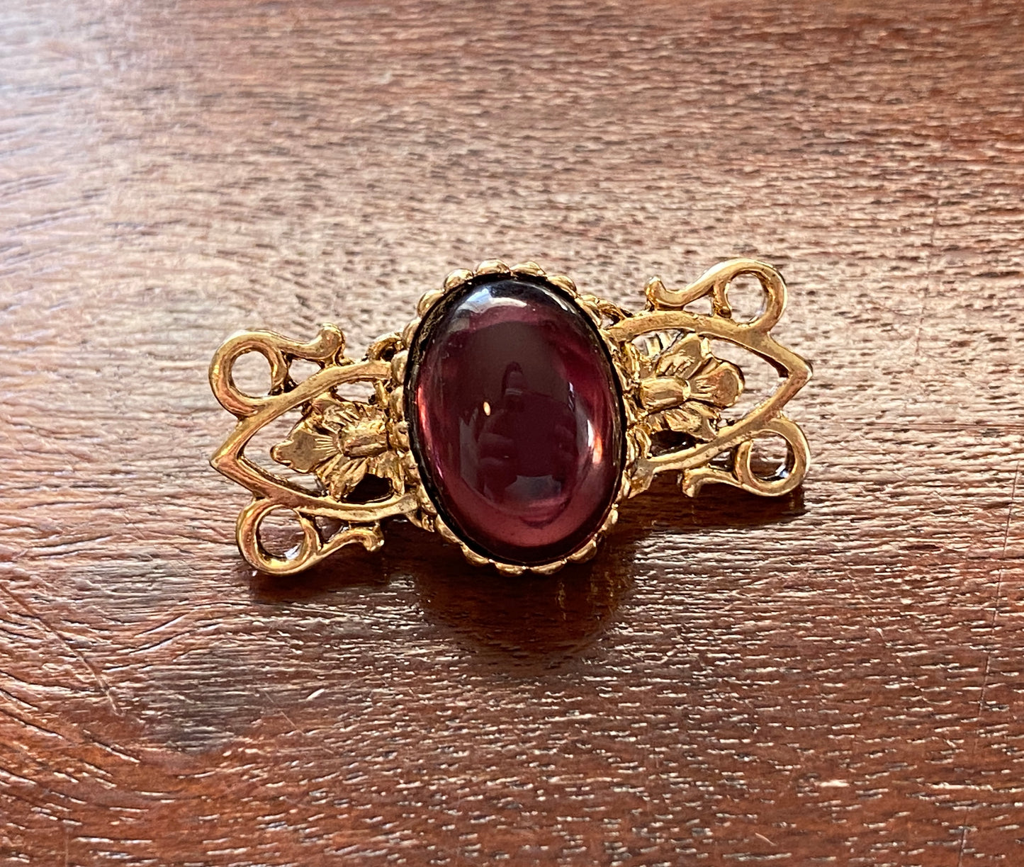 Vintage Small Gold Tone Cranberry Cabochon Brooch Pin Filigree