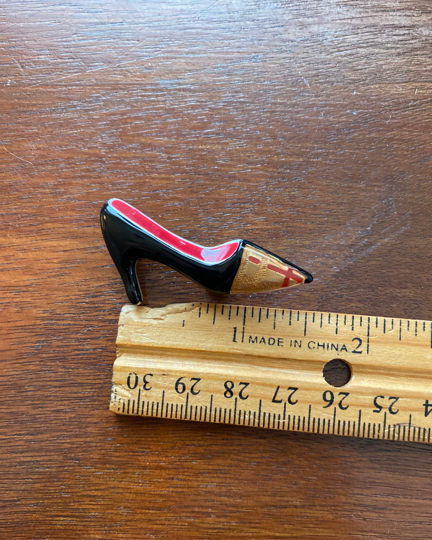 AJMC Black Gold Red Enamel Pinted Shoe Brooch Pin