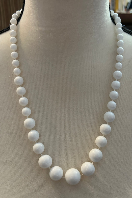 Vintage White Graduated Bead Necklace 22"