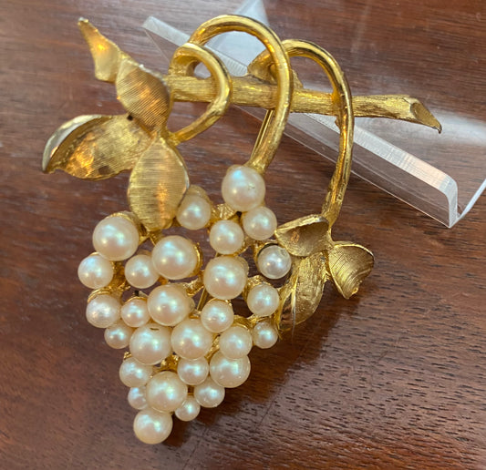 Vintage Brushed Gold Tone Faux Pearl Grape Cluster Brooch Pin