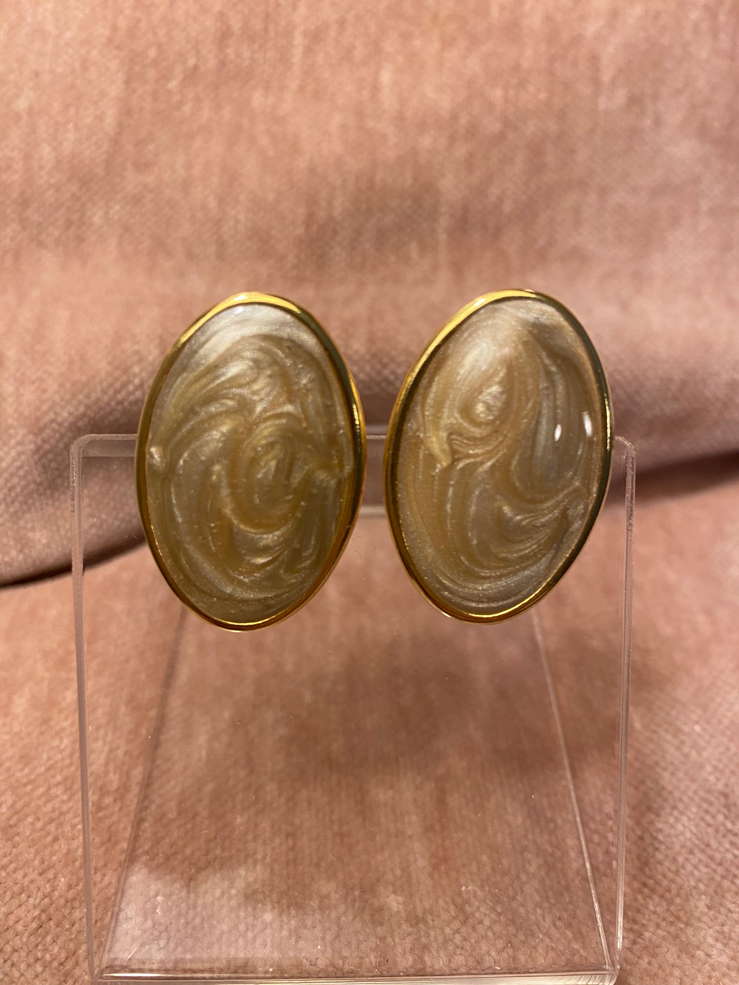 Vintage Oval Gold tone Taupe Swirl Clip on Earrings