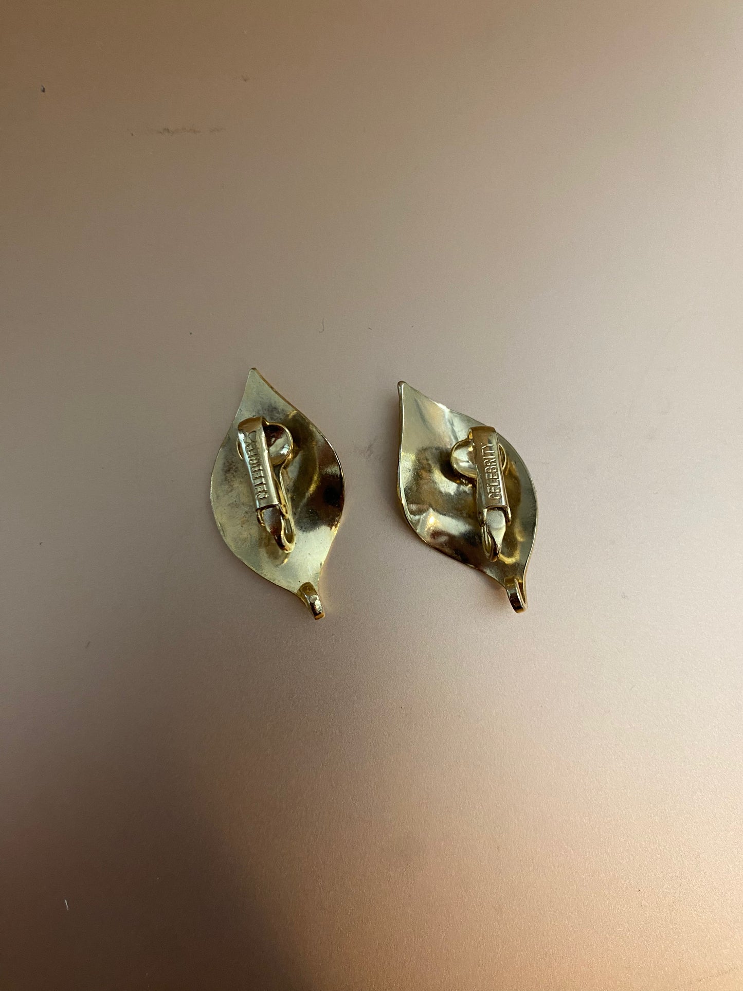 Vintage Gold Tone Abstract Leaf Shaped Celebrity Clip On Earrings