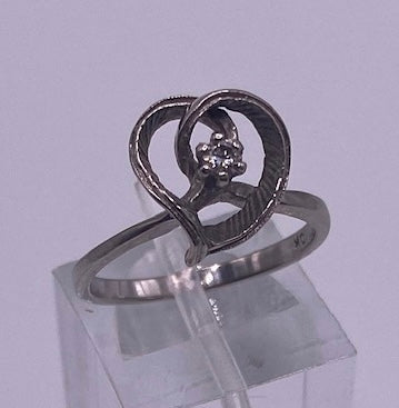 10k White Gold .10ct Round Diamond Abstract Heart Ring Sz 5.75