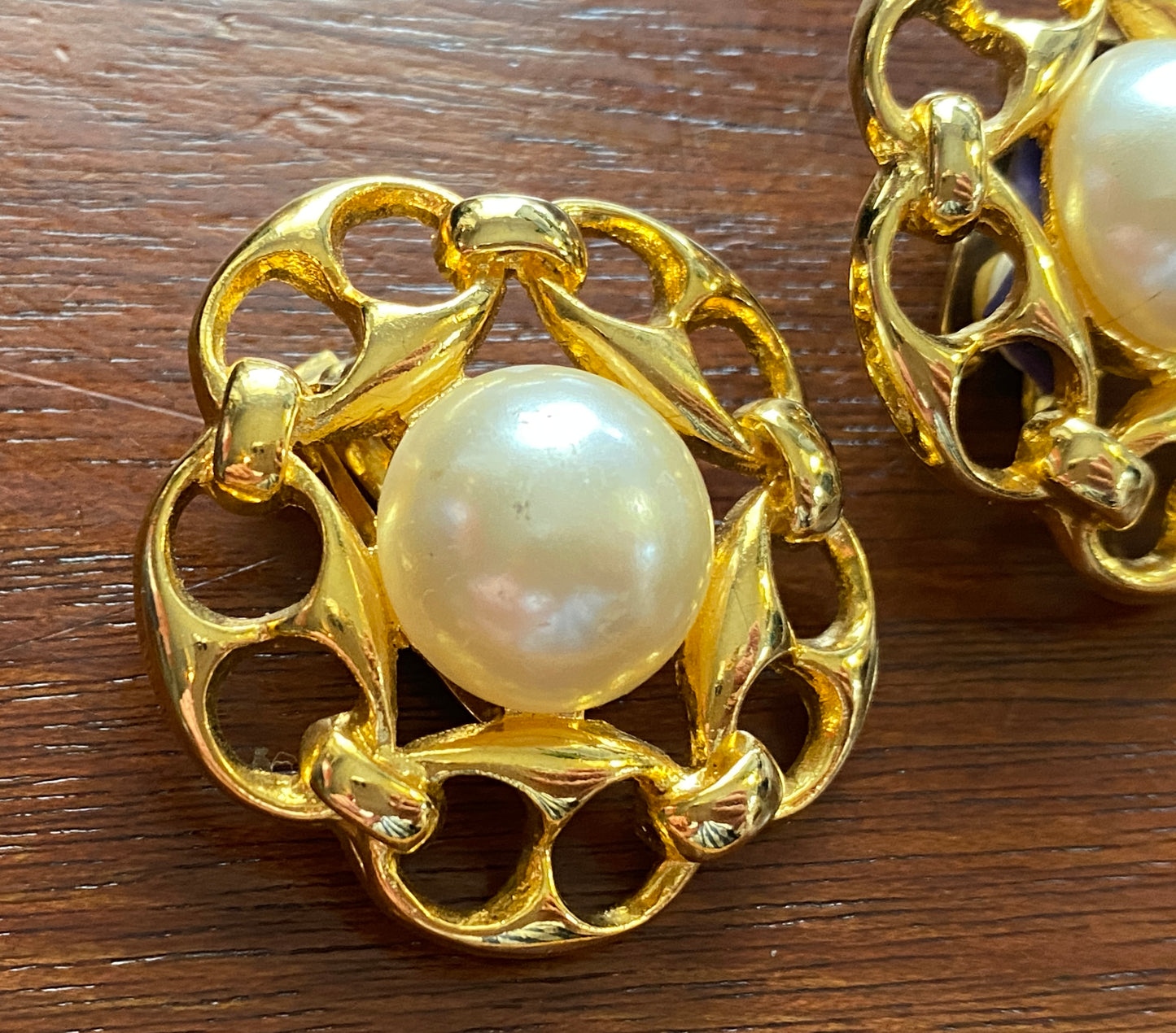 Vintage 80's PAOLO GUCCI Pearl Cabochon Gold Tone Clip on Earrings