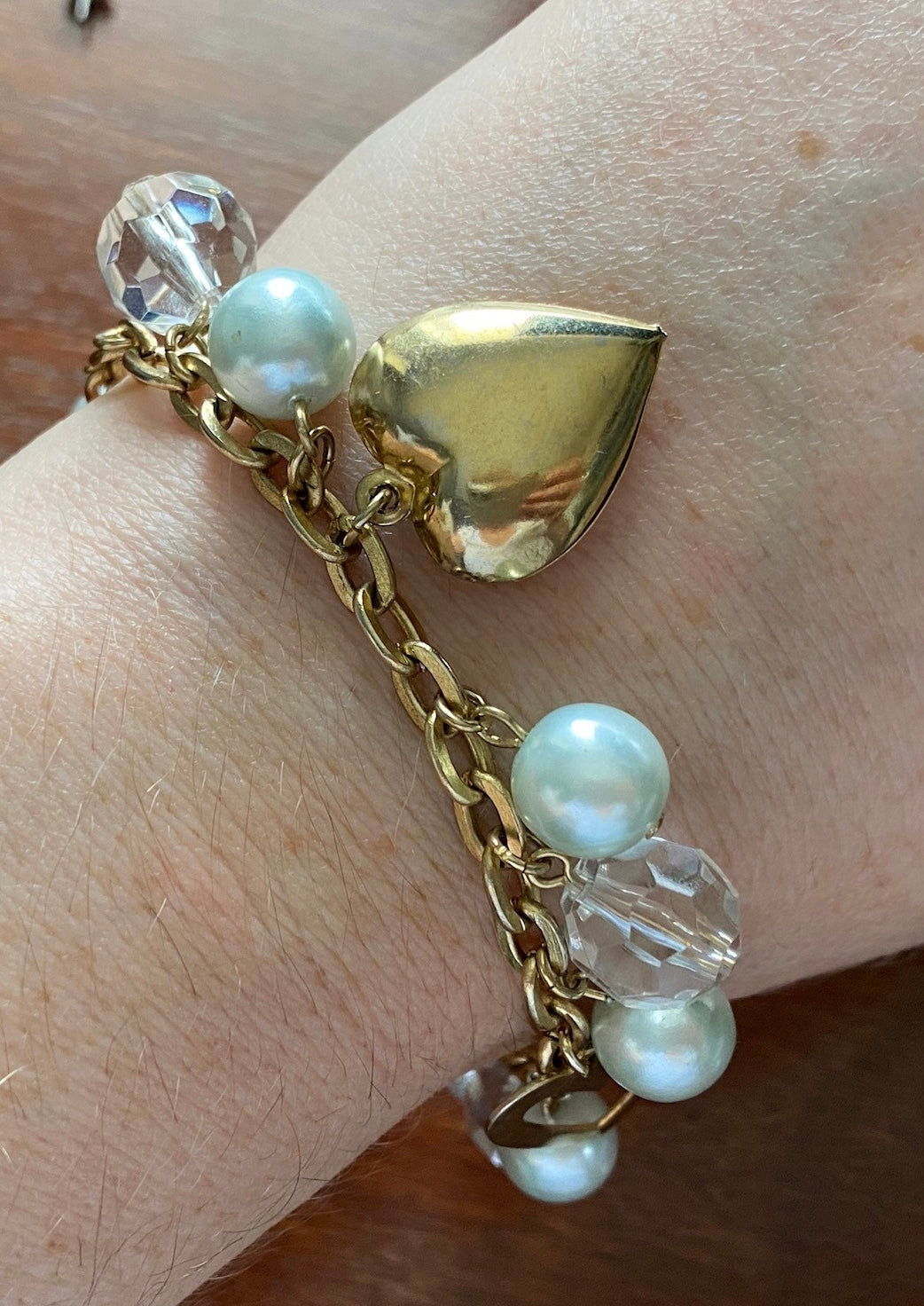 Gold Tone Chain Faux Pearl Faceted Bead Heart Charm Bracelet