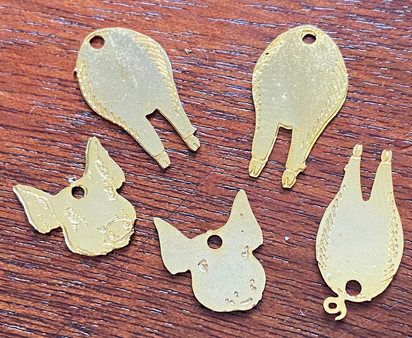 Set of 5 Cute Pigs Pig Face Butts Rumps Rear End Charms Curly Tail Gold Tone