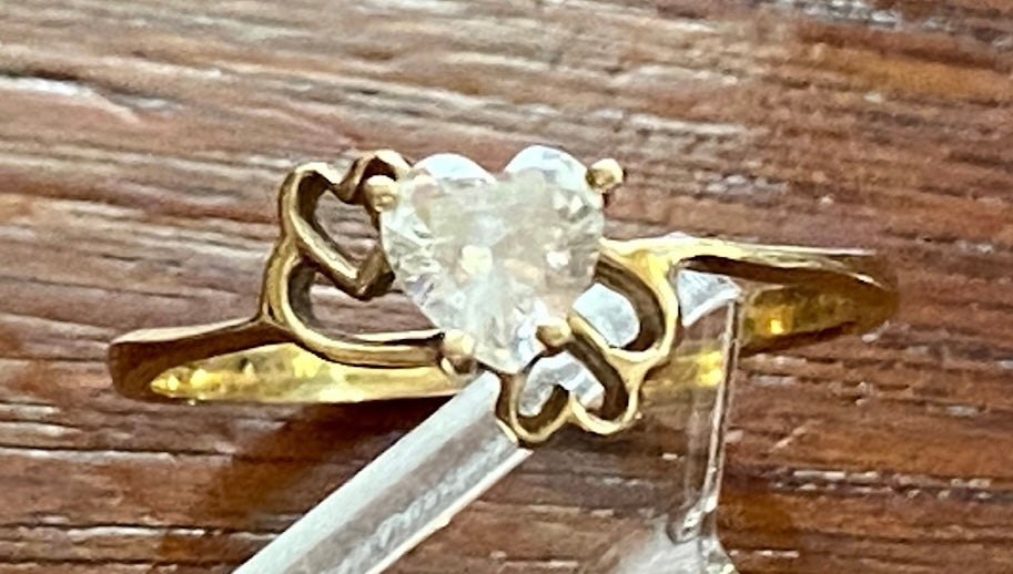 10k Yellow Gold Cut Out Heart CZ Ring Sz 6.5 Cute!