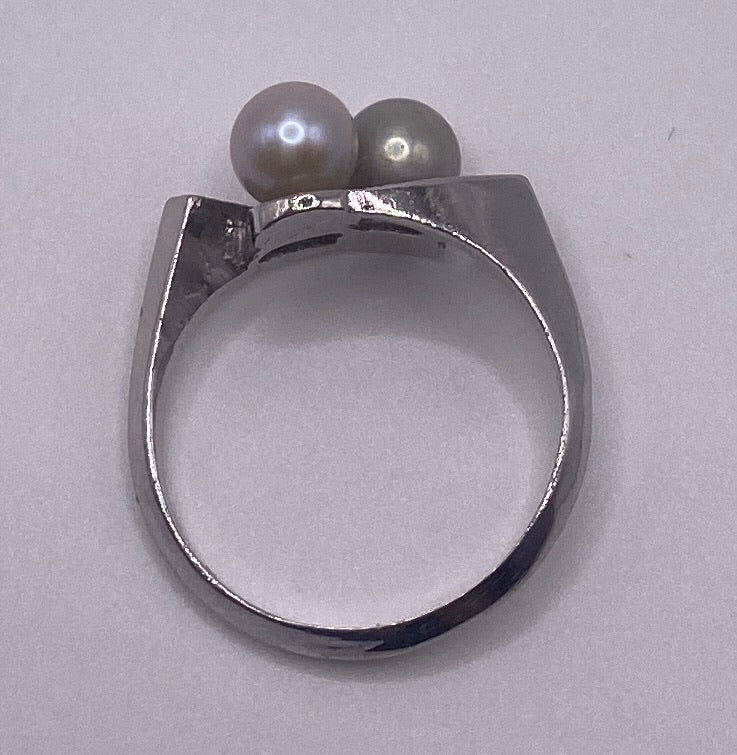 Vintage Silver Textured Faux Pearl Gray White Ring Sz 7.5