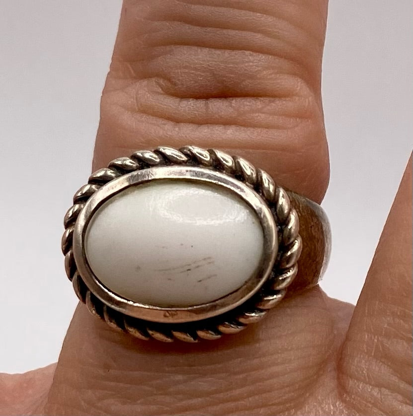 Sterling Silver 925 White Stone Cabochon Sz 7.75 Rope Design