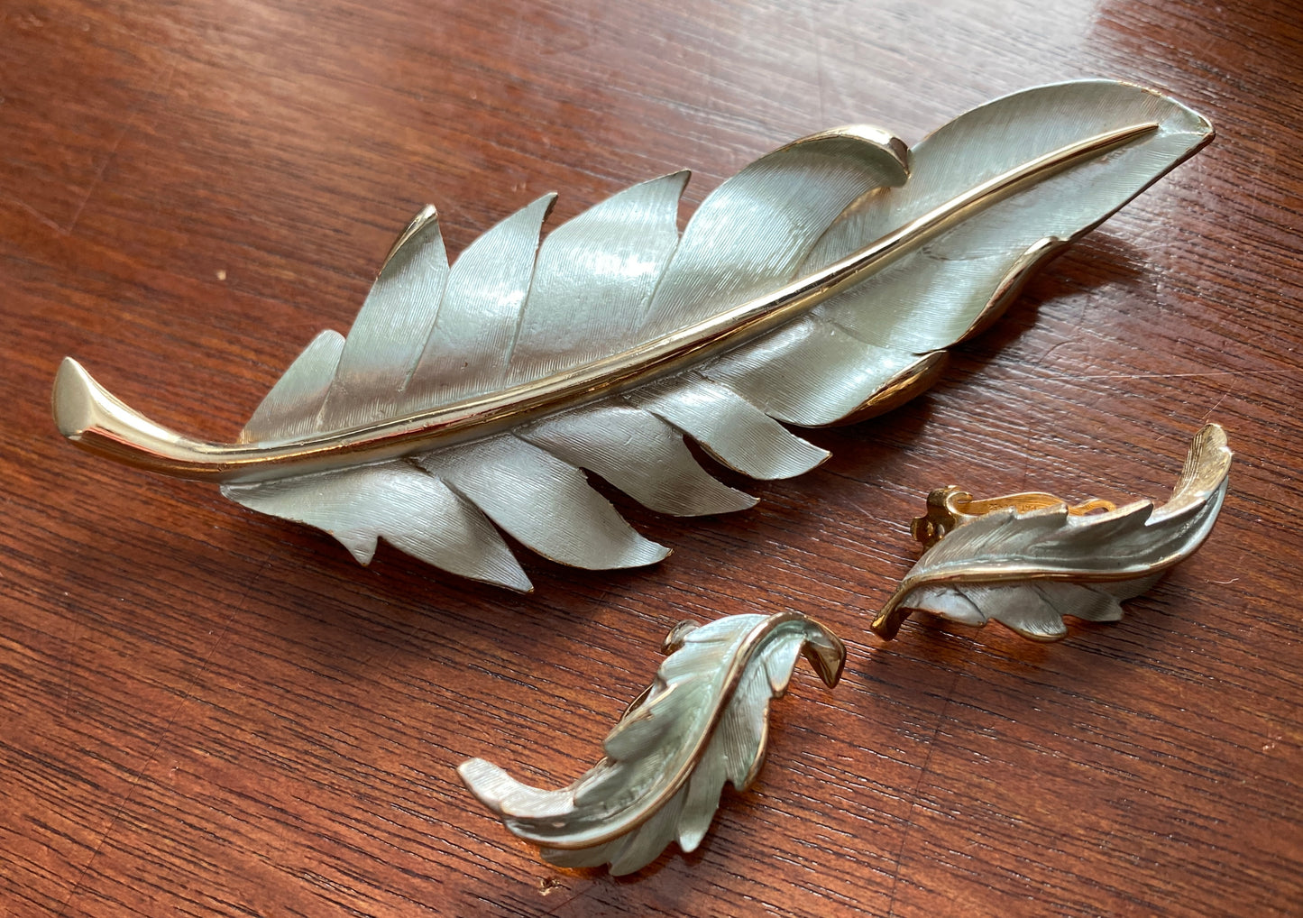 Vintage Signed Lisa Gold Silver Tone Leaf Brooch Clip on Earrings Set