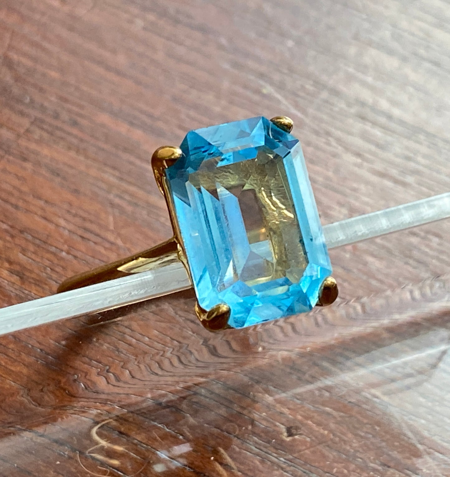 Vintage 18k HGE Bright Blue Faceted Glass Ring Sz 6.75