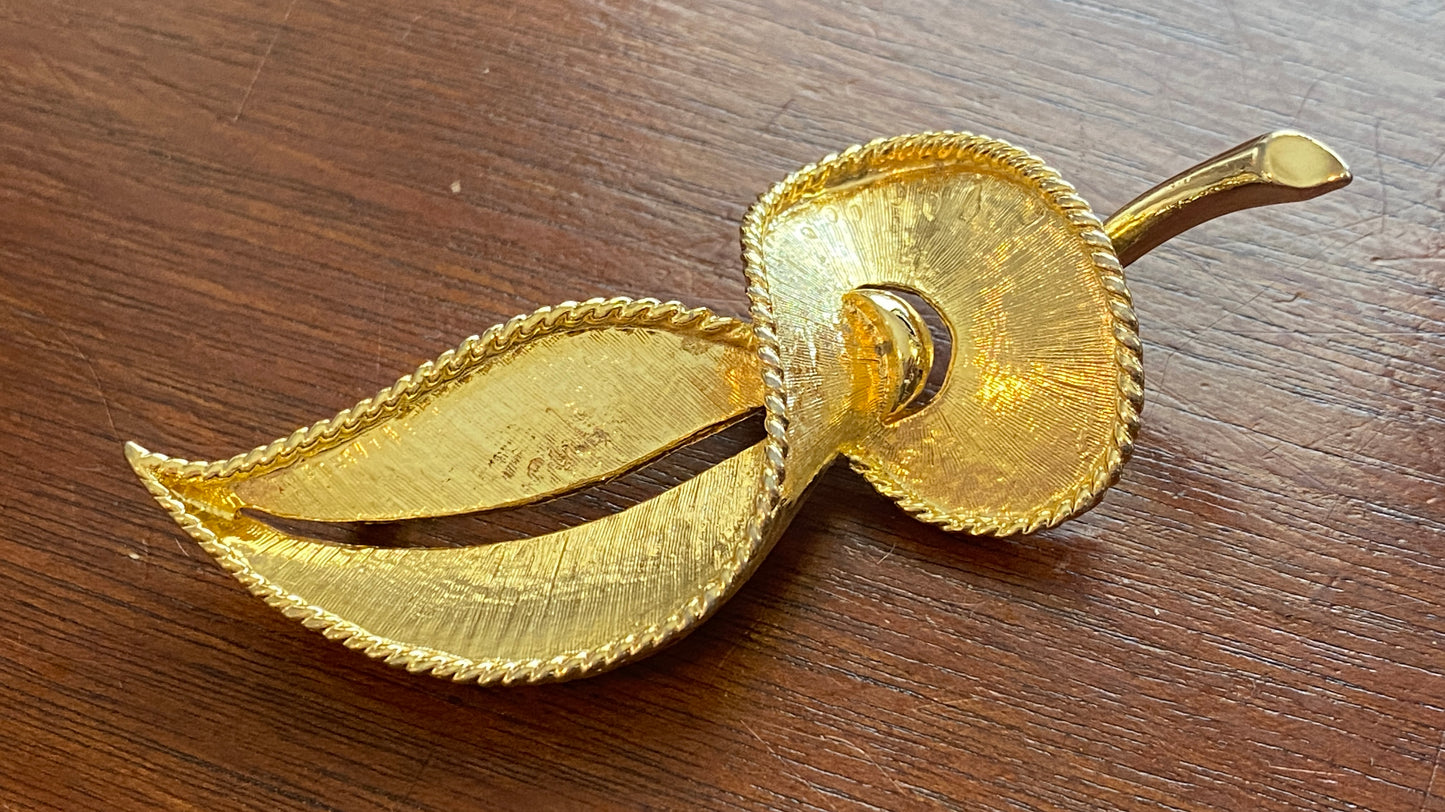 Vintage Gold Tone Metal Large Leaf Shaped Brooch Pin