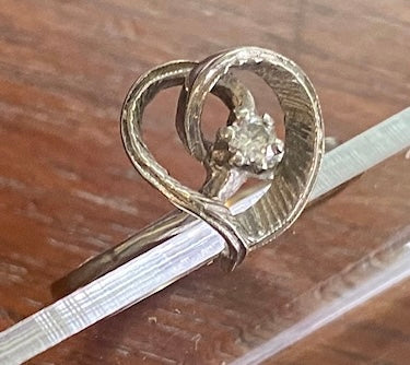 10k White Gold .10ct Round Diamond Abstract Heart Ring Sz 5.75