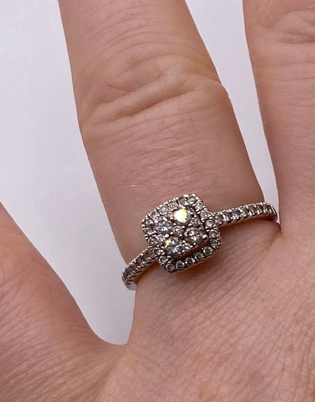 10k White Gold Diamond Halo Engagement Ring Sz 6.75
