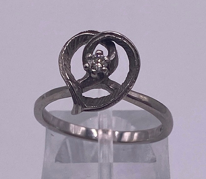 10k White Gold .10ct Round Diamond Abstract Heart Ring Sz 5.75