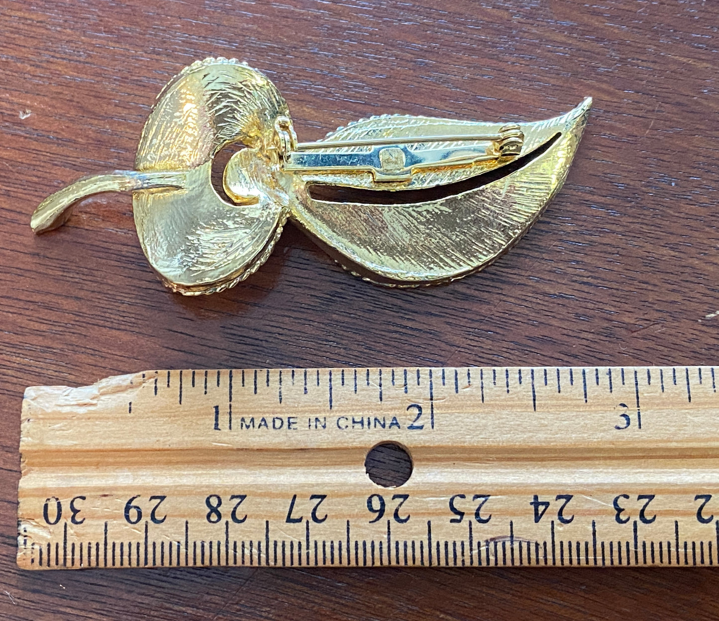 Vintage Gold Tone Metal Large Leaf Shaped Brooch Pin