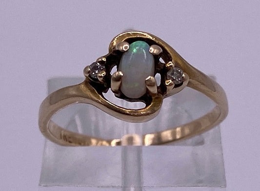 10k Yellow Gold Oval Opal Diamond Accent Ring Sz 5.75