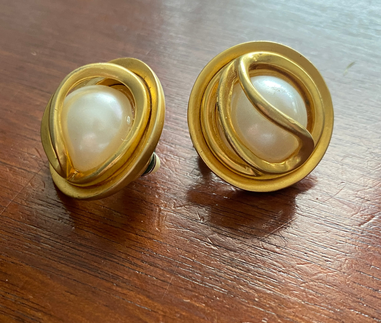 Vintage Matte Brushed Gold Tone Faux Pearl Cabochon Cage Earrings Clip on