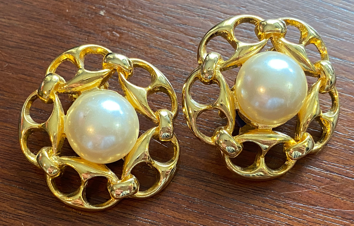 Vintage 80's PAOLO GUCCI Pearl Cabochon Gold Tone Clip on Earrings