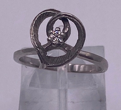 10k White Gold .10ct Round Diamond Abstract Heart Ring Sz 5.75