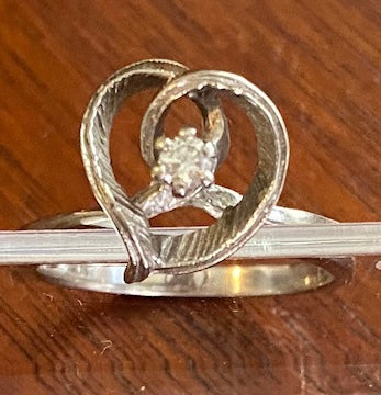 10k White Gold .10ct Round Diamond Abstract Heart Ring Sz 5.75