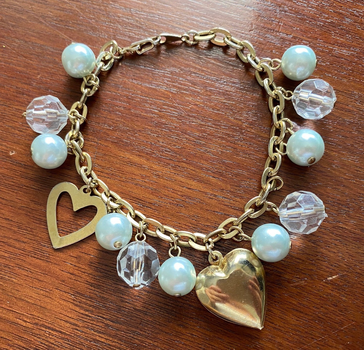 Gold Tone Chain Faux Pearl Faceted Bead Heart Charm Bracelet