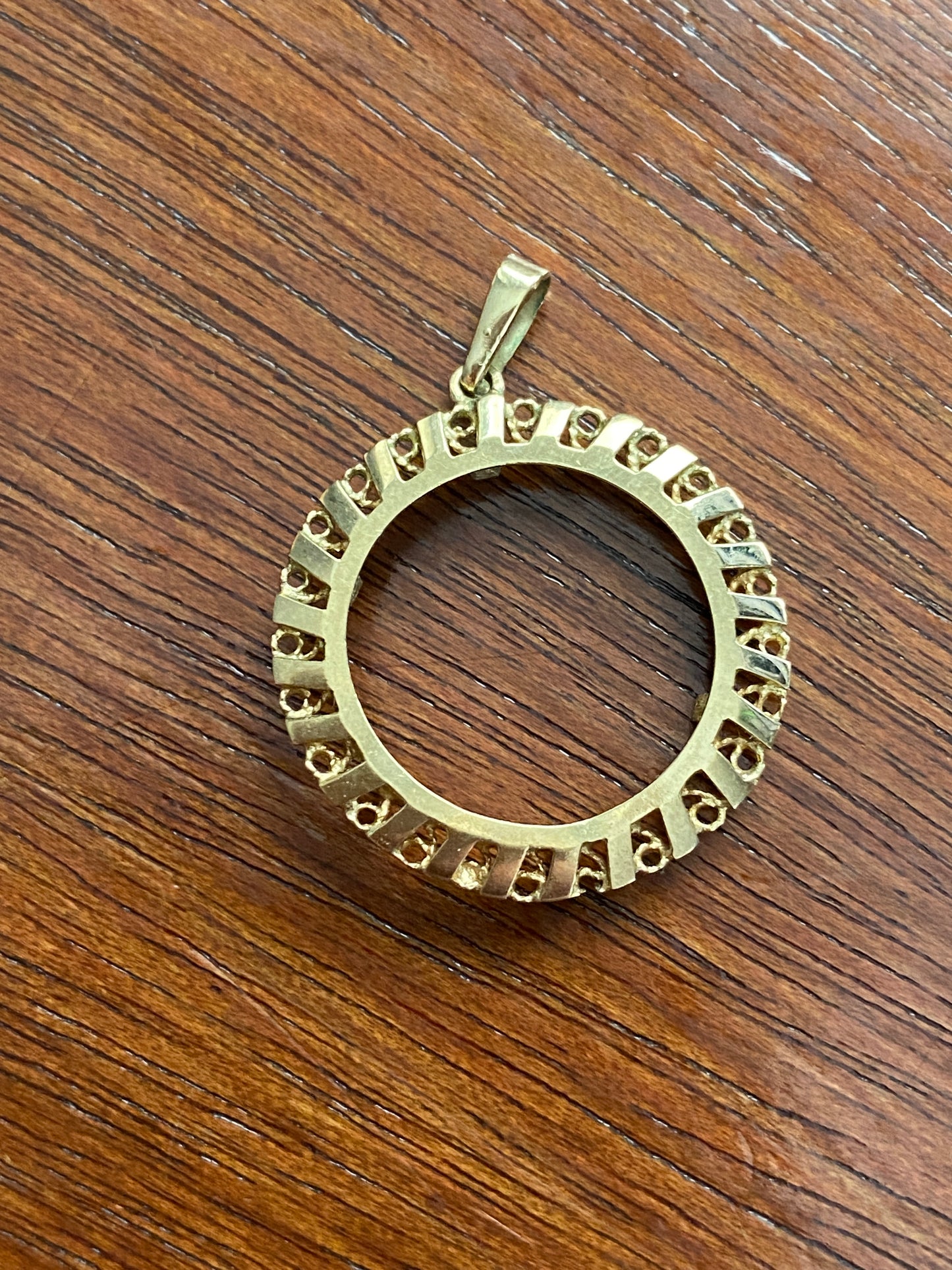 9k Yellow Gold Vintage Antique Round Necklace Pendant Picture Coin Holder