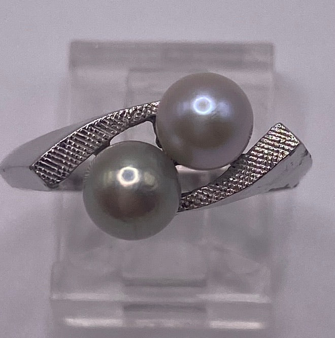 Vintage Silver Textured Faux Pearl Gray White Ring Sz 7.5