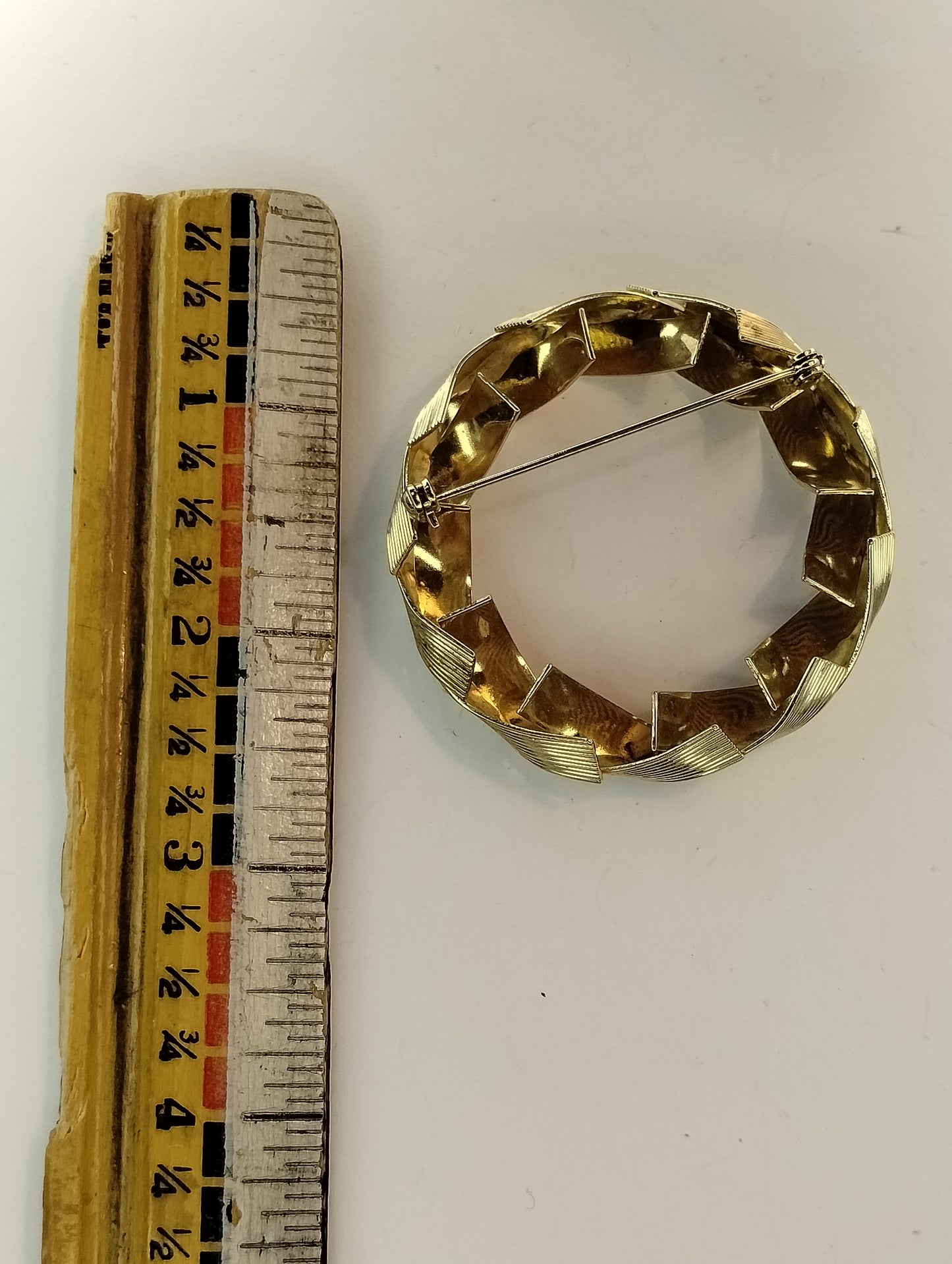 Vintage Large Gold Tone Round Wreath Brooch Pin