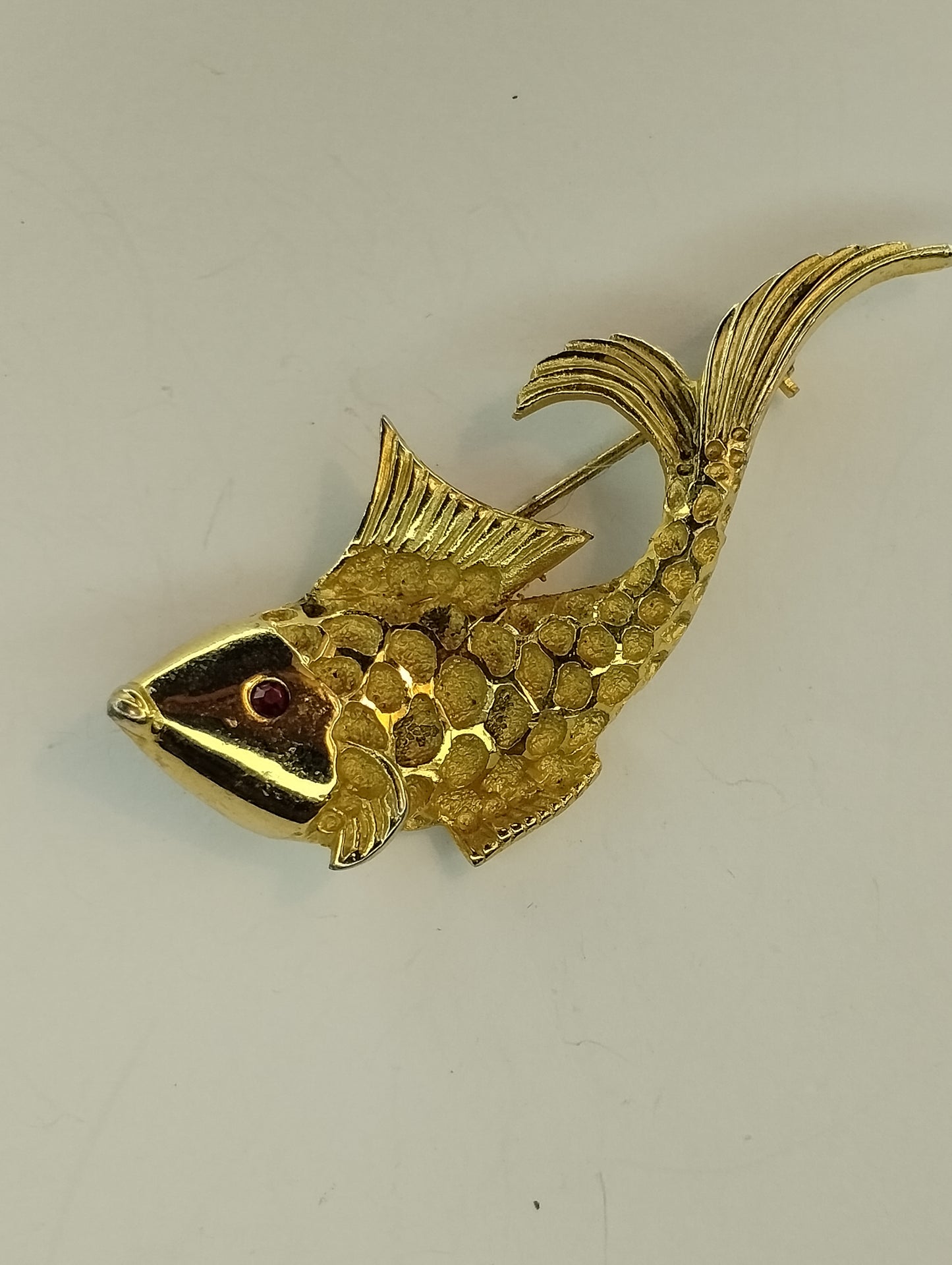 Vintage Signed Coro Gold Tone Textured Fish Brooch Pin Red Rhinestone Eye