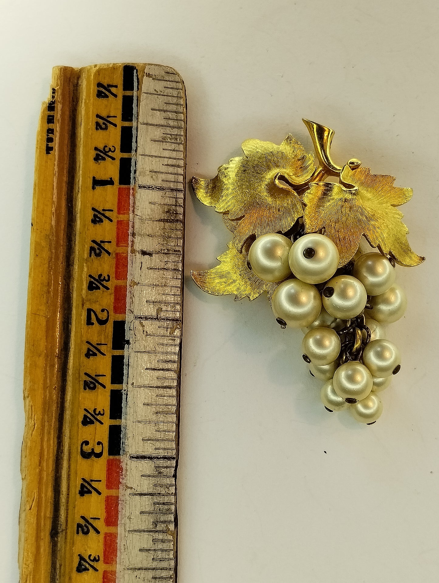 Vintage Signed Boucher 2083 Gold Tone Faux Pearl Grape Cluster Brooch Pin