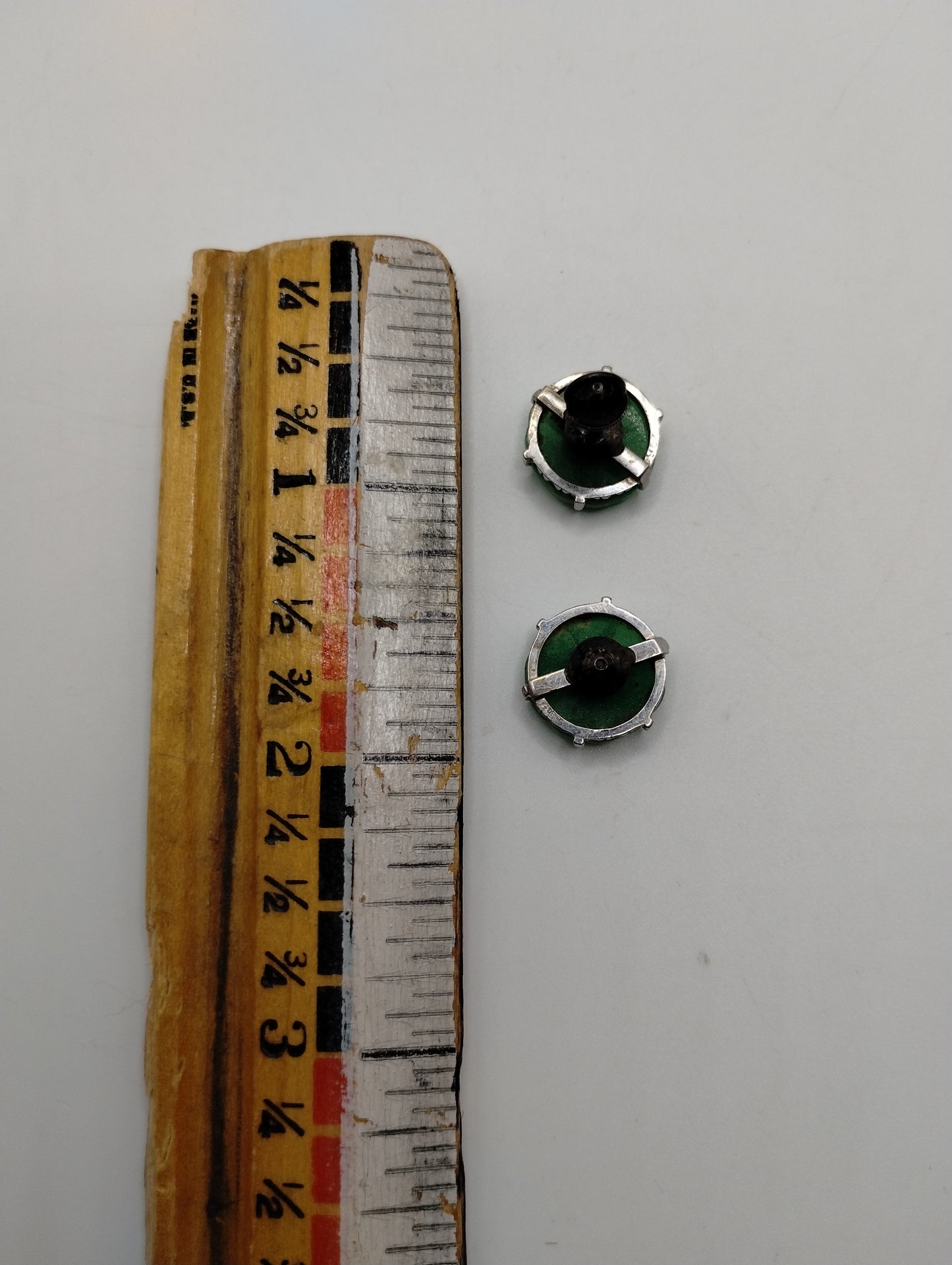 Antique Vintage 9ct White Gold Carved Jade Stud Earrings DAMAGED