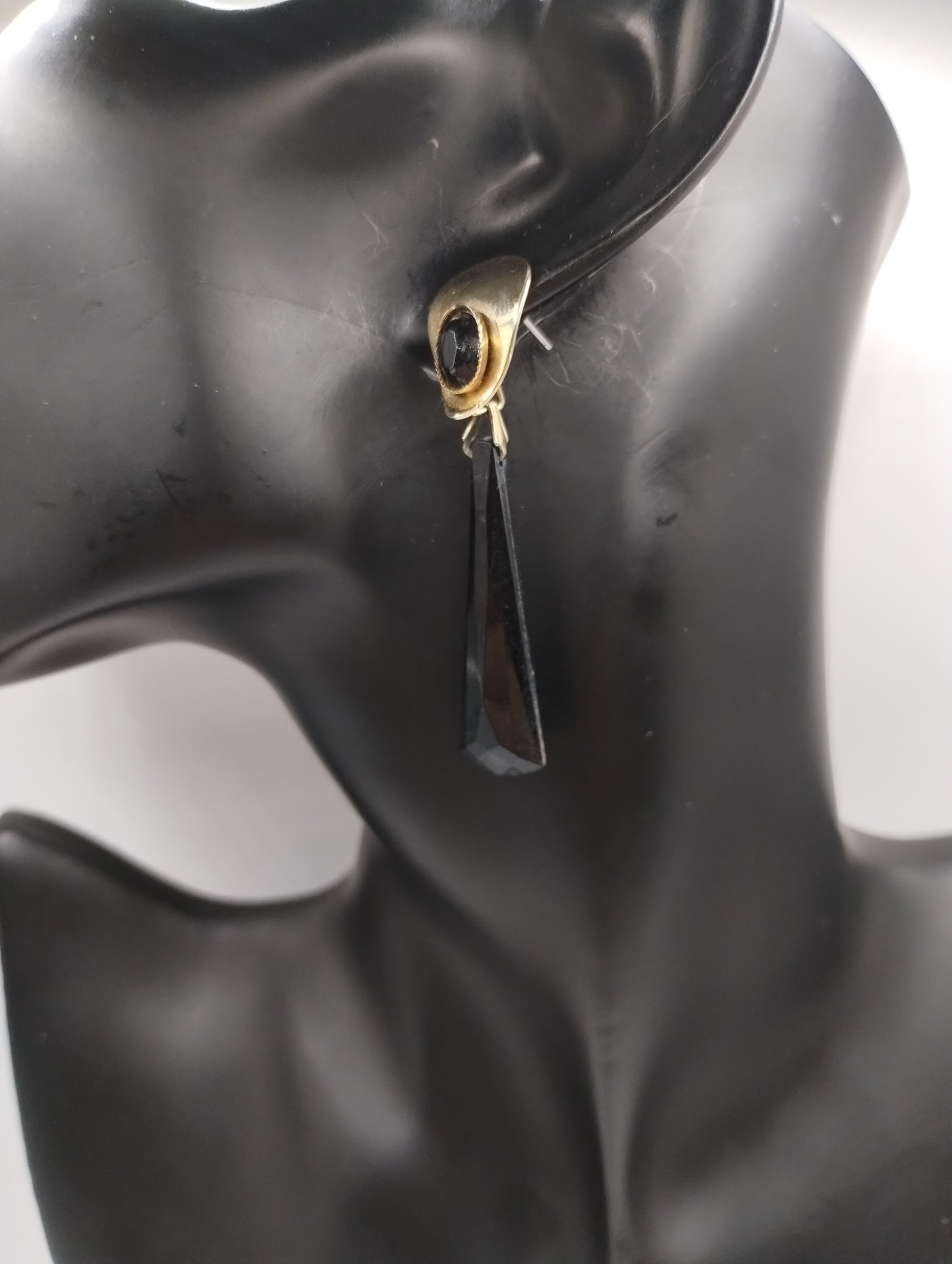 Vintage Gold Tone Black Tear Drop Dangle Earrings Post Back