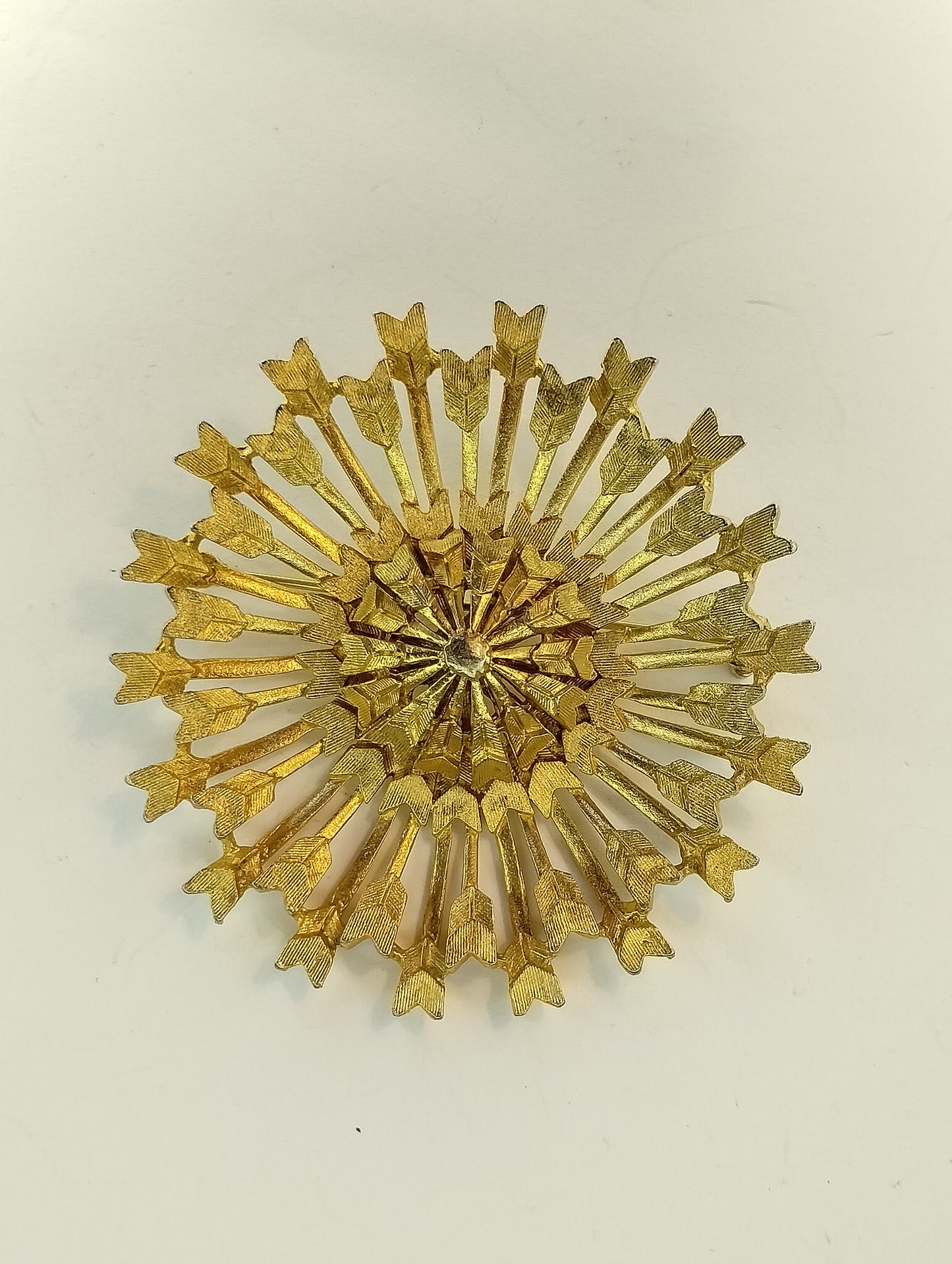 Vintage Large Gold Tone Arrow Starburst Round Brooch Pin