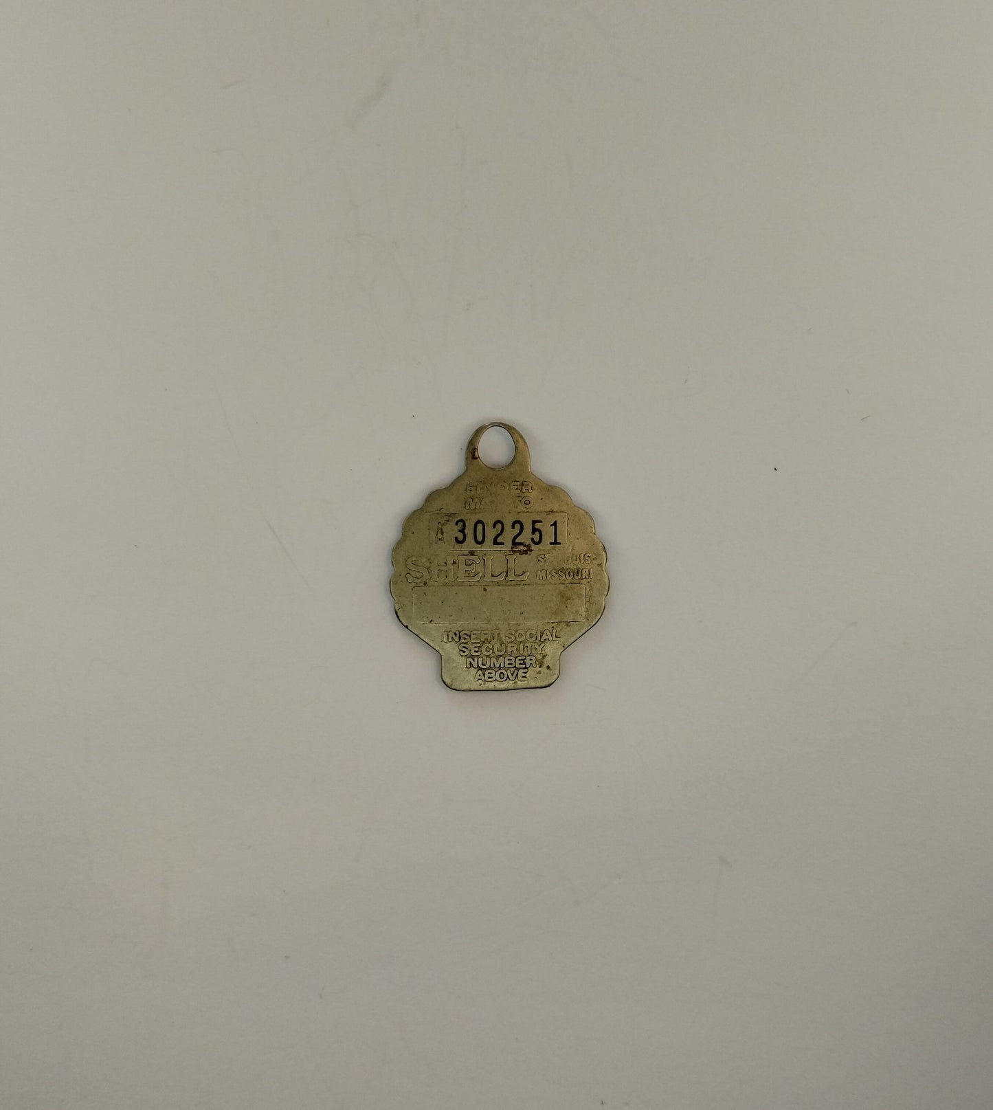 VINTAGE SHELL GAS & OIL KEY FOB COMPANY STATION FINDER MAIL TO ST LOUIS
