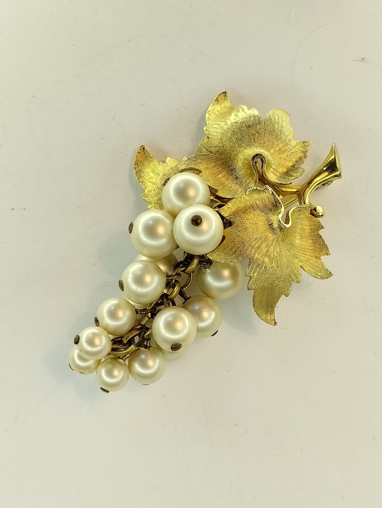 Vintage Signed Boucher 2083 Gold Tone Faux Pearl Grape Cluster Brooch Pin