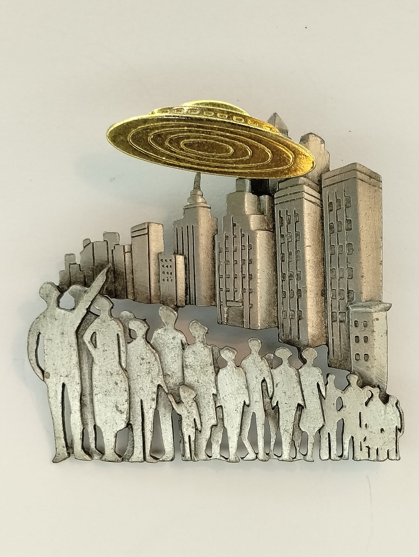 Vintage Pewter Gold Tone JJ Jonette UFO Alien 3D City Scape Brooch Pin Spaceship