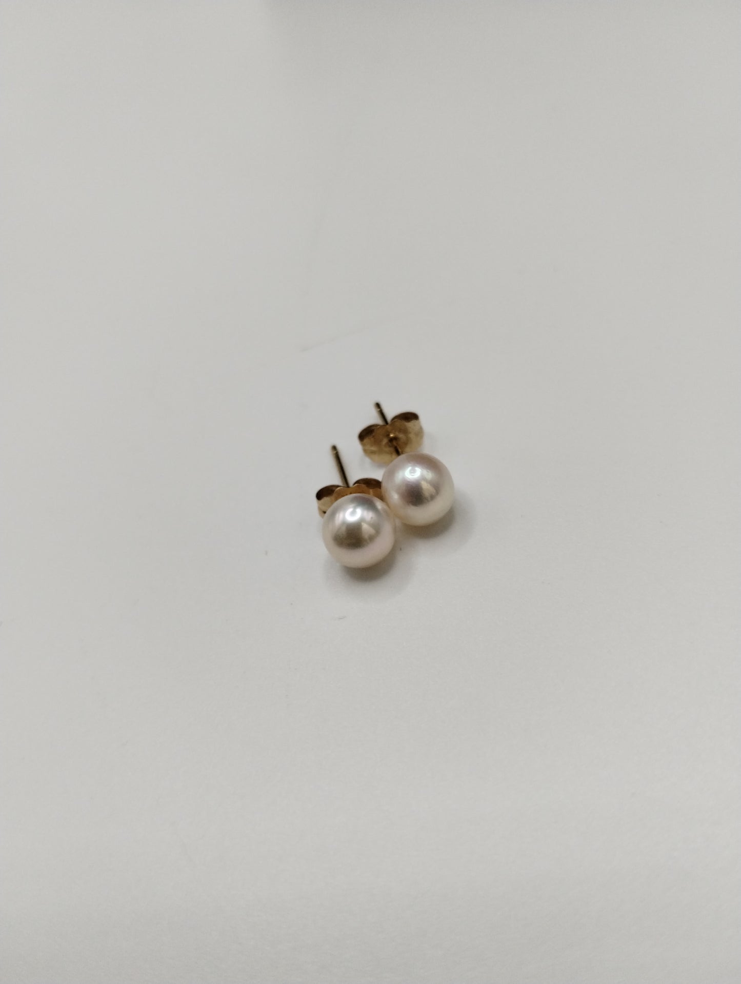 14k Yellow Gold 5.5mm Real Pearl Stud Earrings Pierced Signed LGL