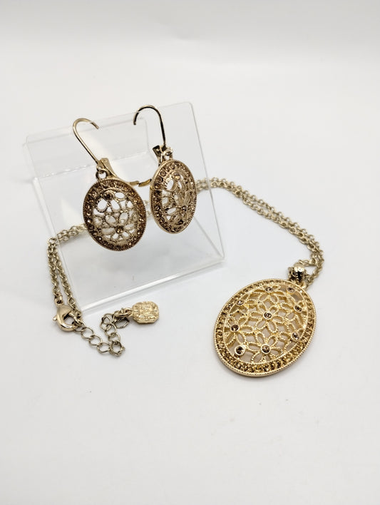 Vintage Signed Monet Gold Tone Champagne Rhinestone Jewelry Necklace Earrings