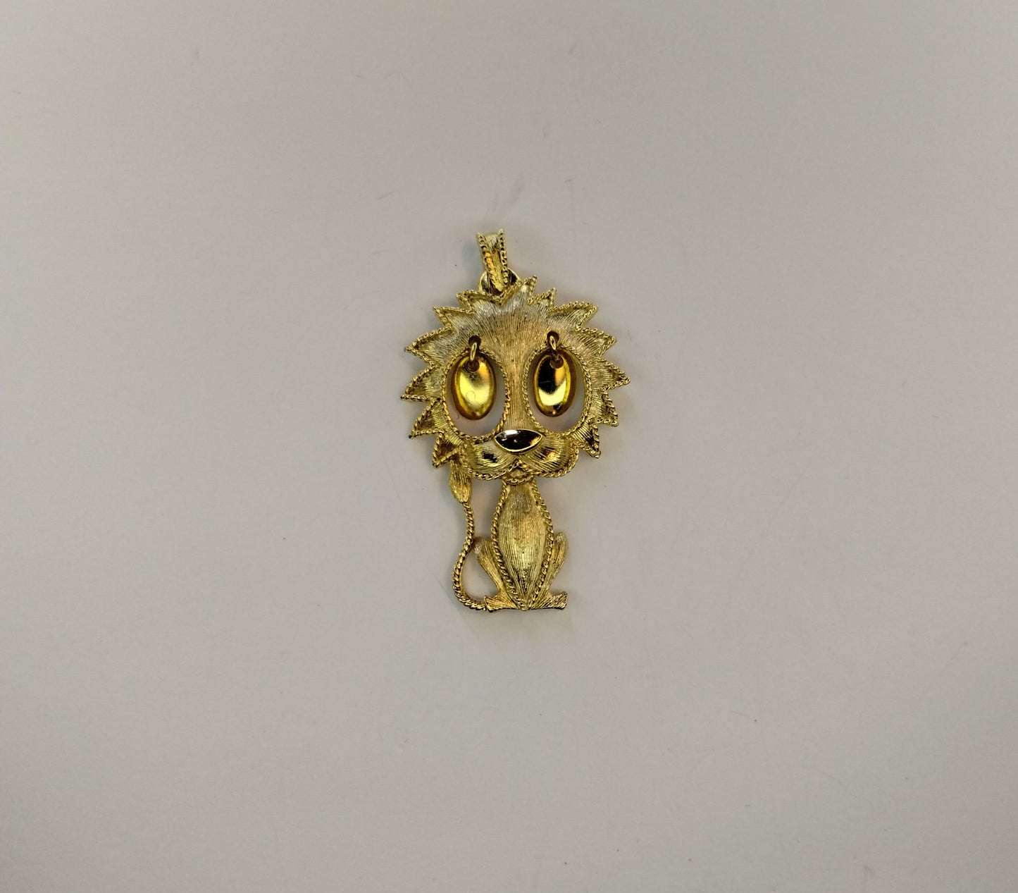 Vintage Gold Tone Cartoon Style Big Eye Lion Moving Eyes Necklace Pendant