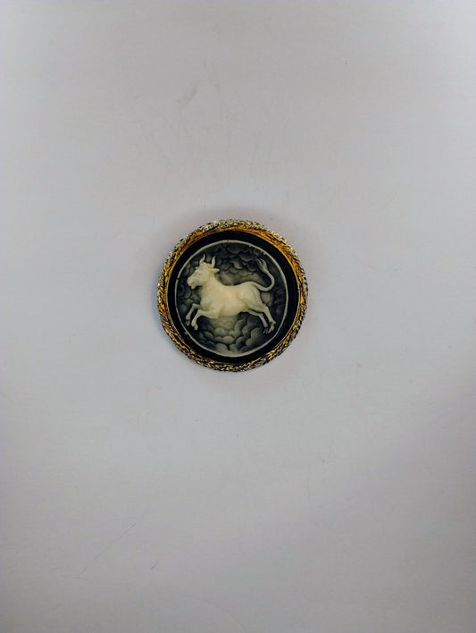 Vintage Gold Tone Black White Plastic Cameo Bull Brooch Pin