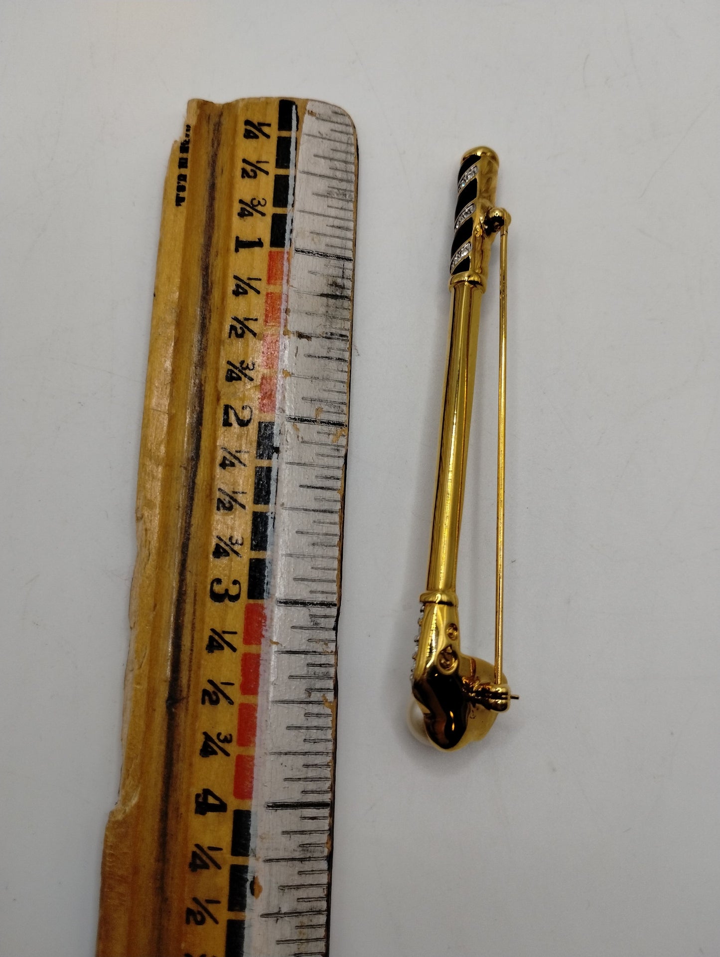 Vintage Signed Swarovski Gold Tone Enamel Crystal Golf Club Bar Brooch Pin