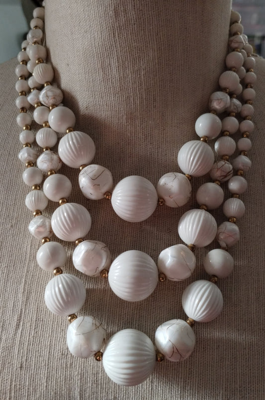 Vintage Gold Tone Whit Faux Pearl Multi Chine Beaded Necklace