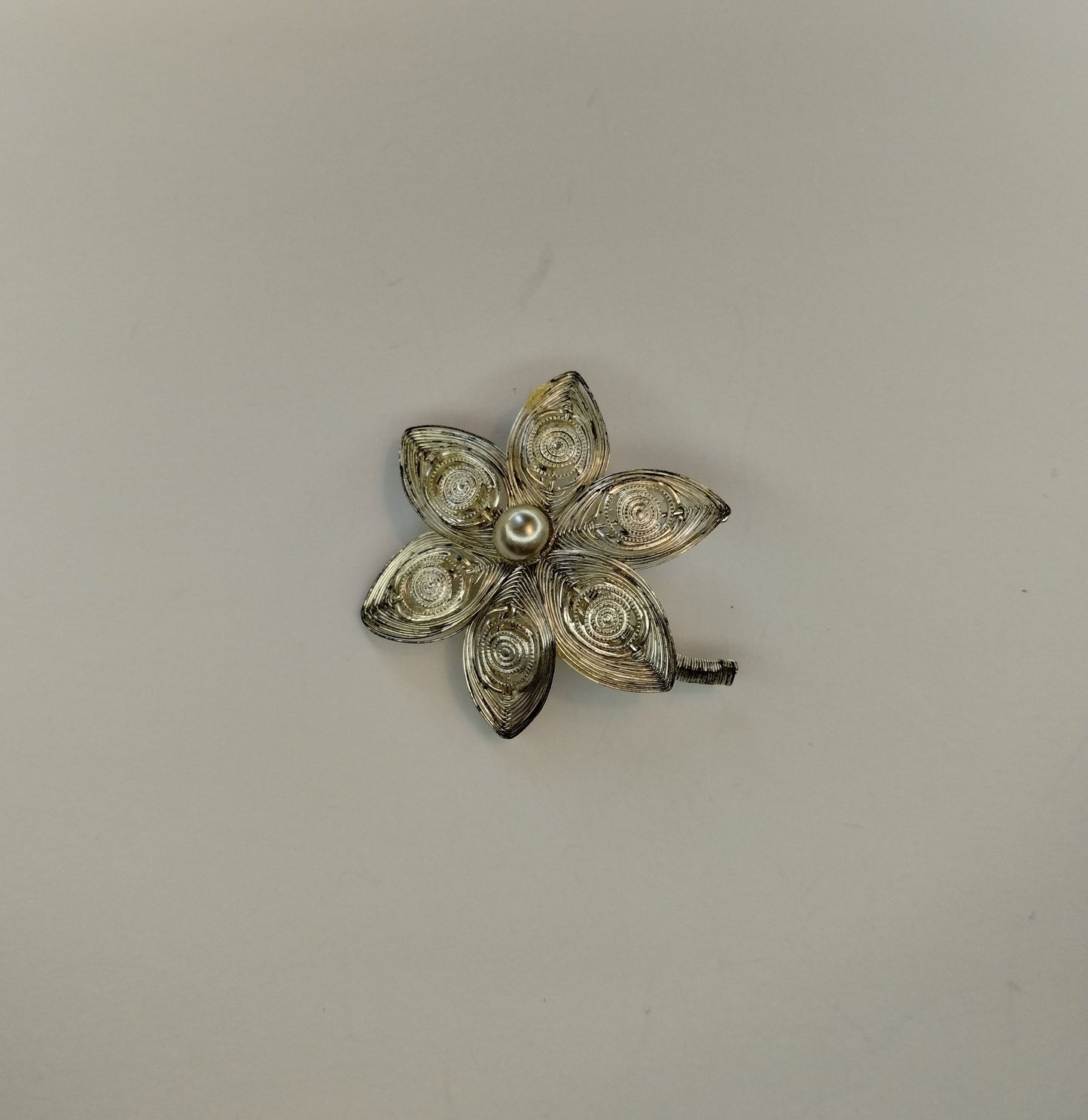 Vintage Silver Tone Wire Wrap Flower Brooch Pin