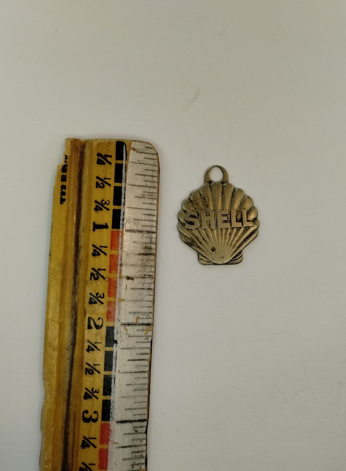 VINTAGE SHELL GAS & OIL KEY FOB COMPANY STATION FINDER MAIL TO ST LOUIS