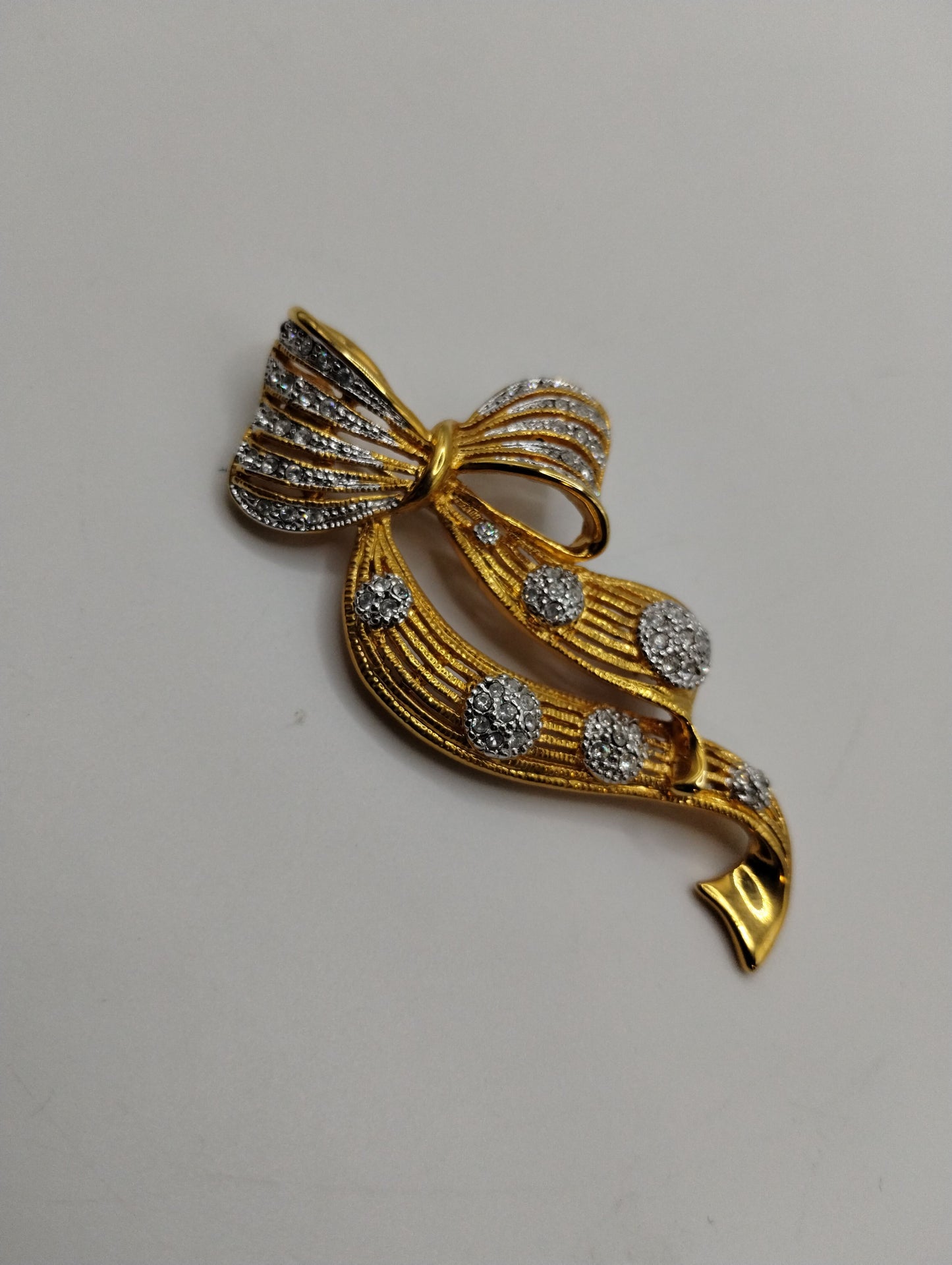 Vintage Gold Tone & Rhinestone Bow Brooch Lapel Pin