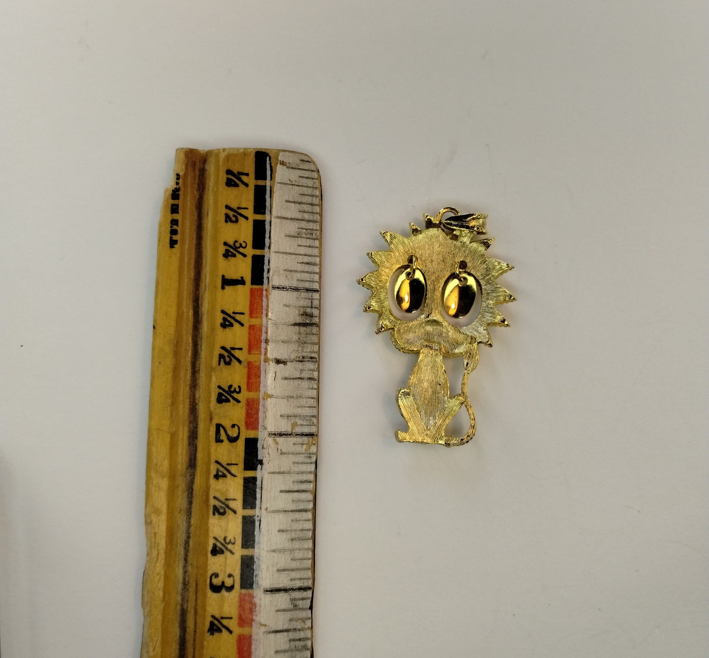 Vintage Gold Tone Cartoon Style Big Eye Lion Moving Eyes Necklace Pendant