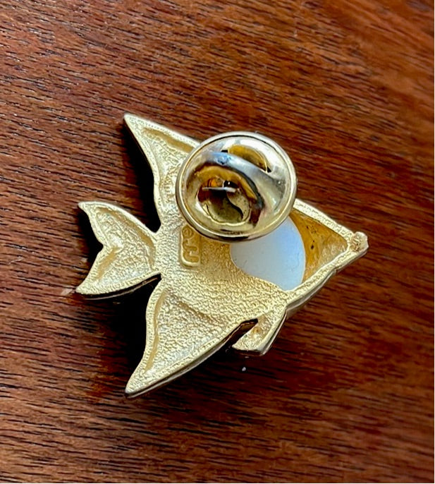 JJ Jonette Jewelry Goldtone Brooch Pin Fish w Faux Pearl Rhinestone