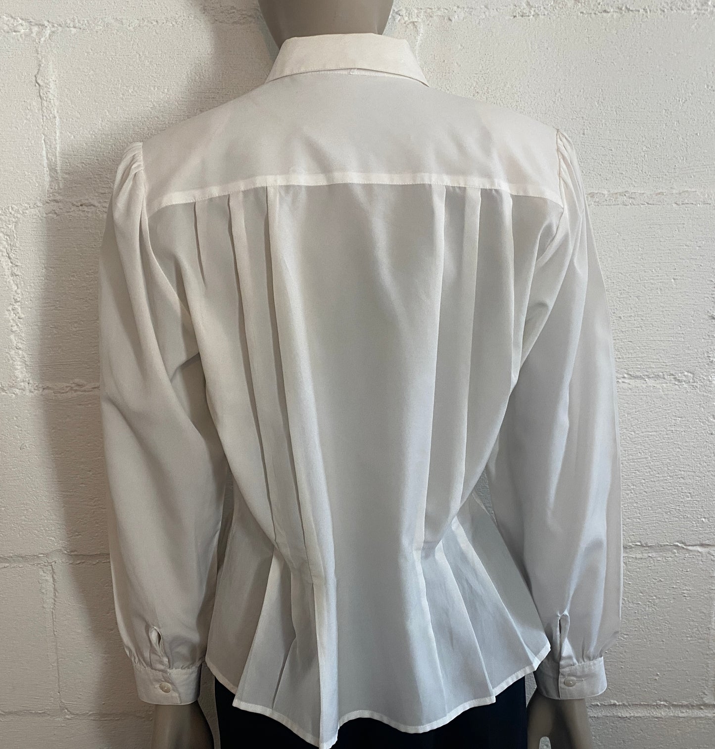 Vintage White Hidden Button Up Blouse Top Pleated Fitted Sz M