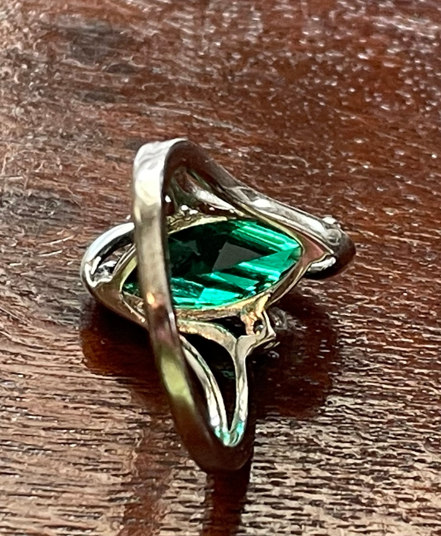 Vintage Style Silvertone Ring Sz 5 Large Green Glass Stone